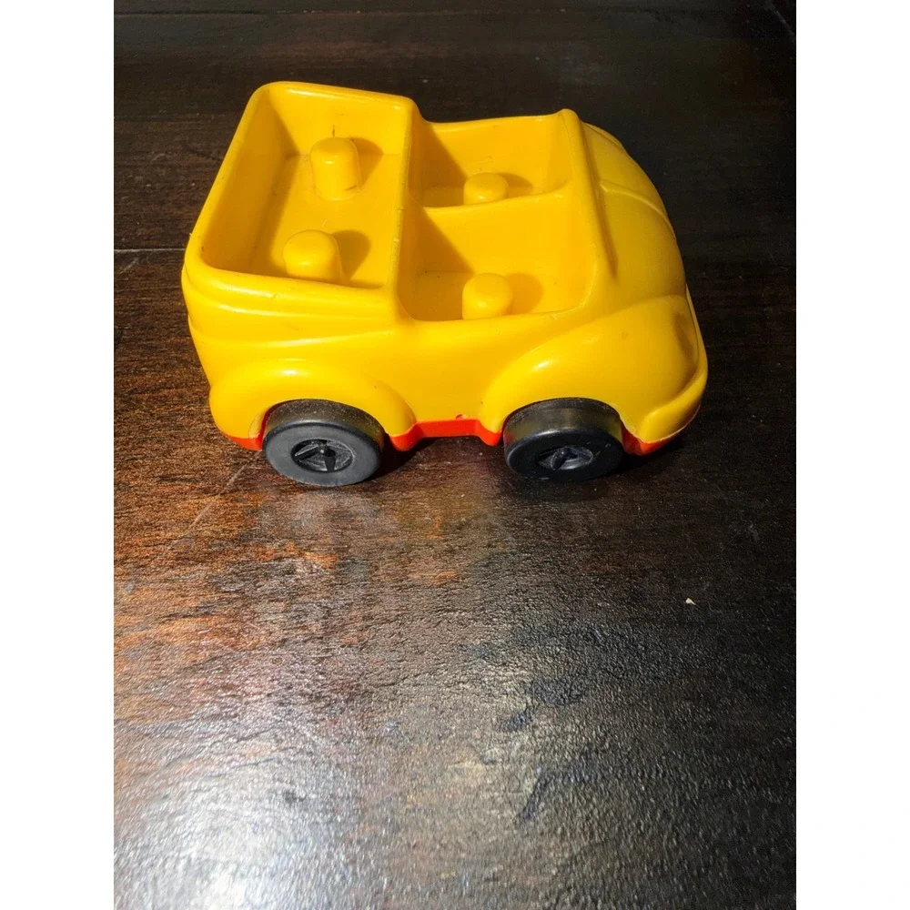 Vintage Kenner Tree Tots Family Car Yellow‎ Plastic Toy Car Red Base Peg Seats